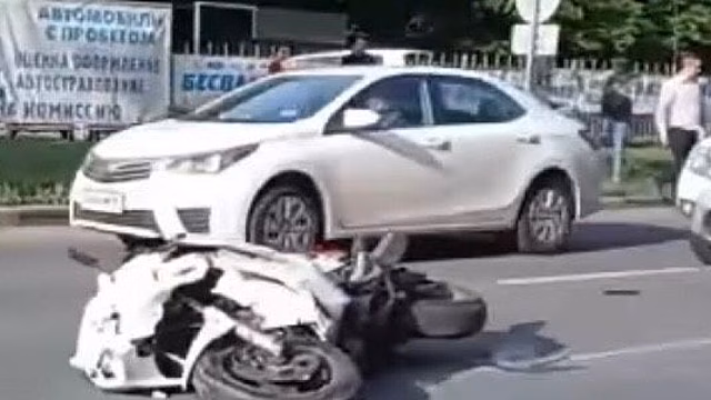 В Ленинском районе мотоциклист не справился с управлением и перевернулся