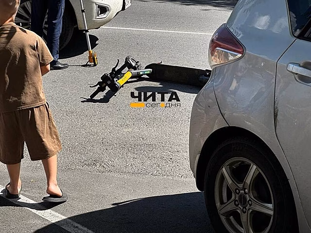 Водитель Nissan сбил подростка на самокате