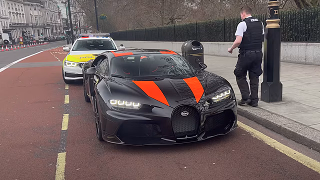 Уникальный Bugatti Chiron Super Sport 300+ поймали за езду без номеров
