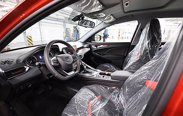 В России продажи новых автомобилей в 2023 году выросли на 60%