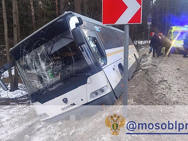 Пять человек пострадали в ДТП с автобусом в Подмосковье