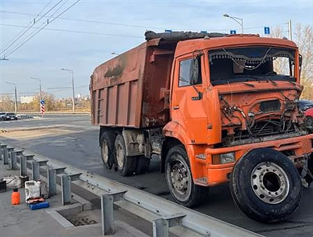 В Самаре столкнулись автобус и "Камаз"