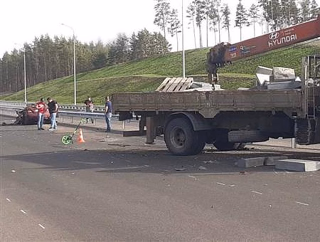 В Самарской области в ДТП с грузовиком и легковым автомобилем погибли четыре человека