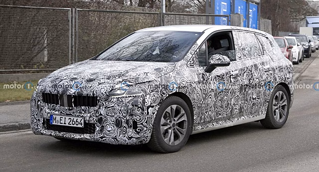 Шпионские камеры поймали обновленный BMW 2-Series Active Tourer на общественных дорогах