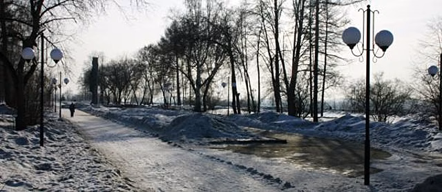 Кемеровским вандалам грозит тюрьма из-за сломанных на аллее фонарей