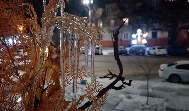 Волгоградцы делятся фотографиями скованного льдом города