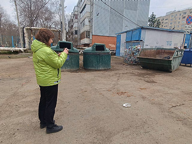 В Оренбурге ловят нарушителей правил парковки около площадок ТКО