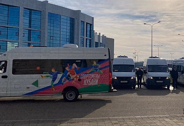 В Армавире спортшкола получила автобус для поездок на соревнования