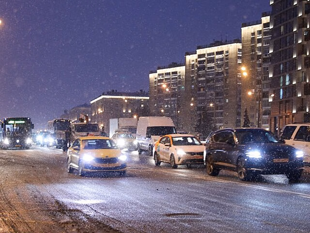 ЦОДД призвал москвичей пересесть на городской транспорт из-за снега и ветра