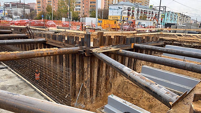 На Октябрьском проспекте в подмосковных Люберцах начали армирование подземного перехода