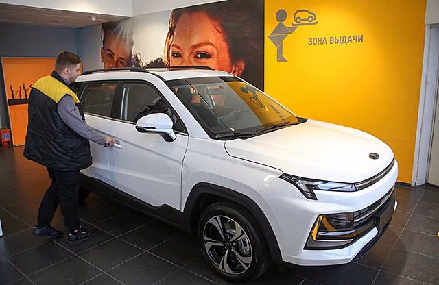 Некоторые автосалоны начали продавать электрический «Москвич»