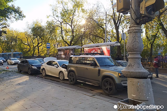 Тройное ДТП привело к большой пробке на проспекте Ленина в Екатеринбурге