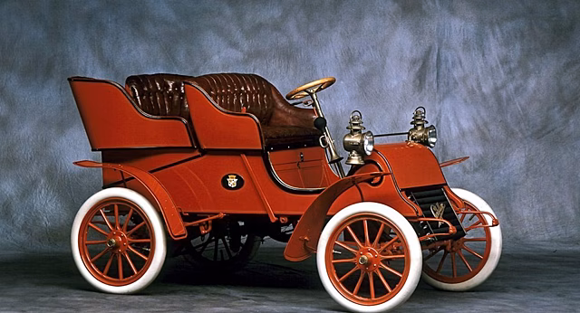 Марке Cadillac исполнилось 120 лет: интересные факты из истории бренда