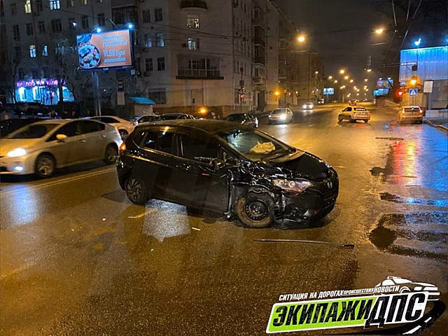 Во Владивостоке госпитализирован водитель, попавший в ДТП