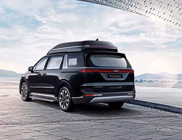 KIA представила новый VIP-минивэн KIA Carnival HiLimousine