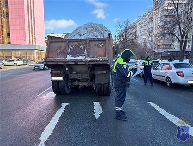 В Самаре женщина погибла под колесами КамАЗа на пешеходном переходе