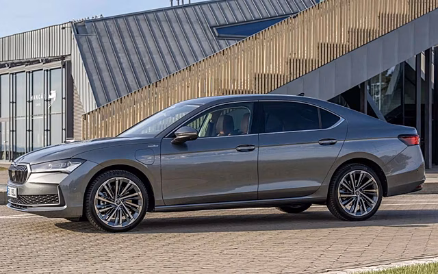 Skoda представила самую мощную версию Superb: подробности