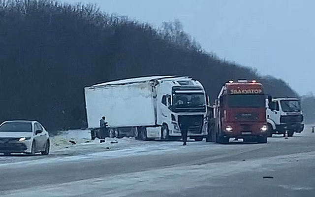 На трассе Рязань – Шилово занесло гружённую фуру