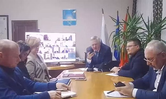 Российский чиновник возмутился просьбе отремонтировать дорогу и попал на видео