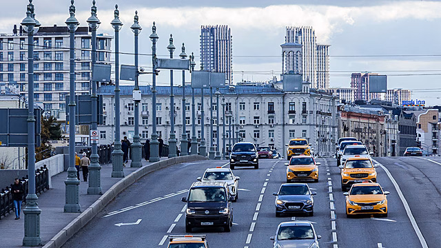 Водителей захотели лишать прав за один знак на стекле