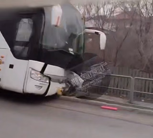 Шахтерский автобус попал в жесткое ДТП в Кузбассе