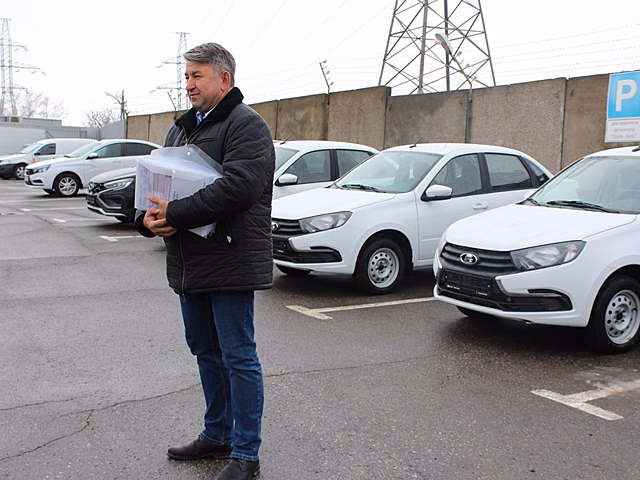 В Пензенской области новые автомобили получили пять человек, пострадавших на производстве