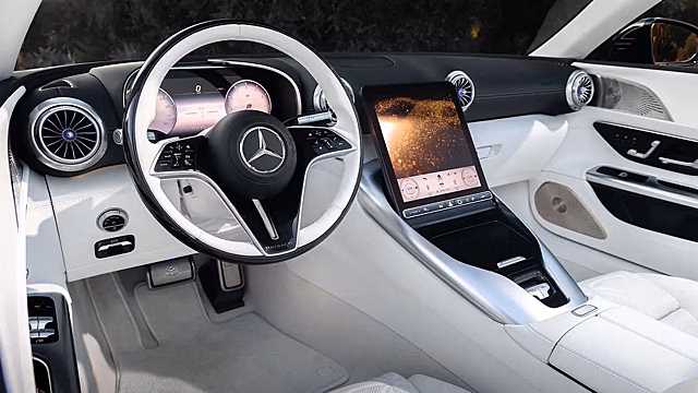 В Россию привезли уникальный Mercedes-Maybach SL: цена поразит