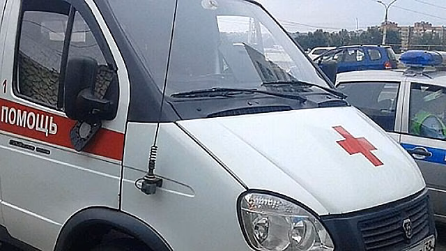 В Карелии внедорожник попал под лесовоз, два человека погибли