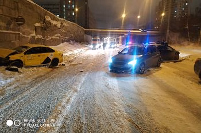 В Екатеринбурге водитель «Яндекс.Такси» стал зачинщиком тройного ДТП