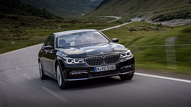 Гибридный седан BMW 7-Series станет мощнее