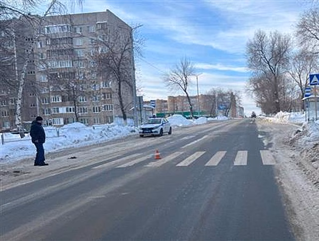 Неустановленный водитель в Новокуйбышевске сбил школьника на "зебре"