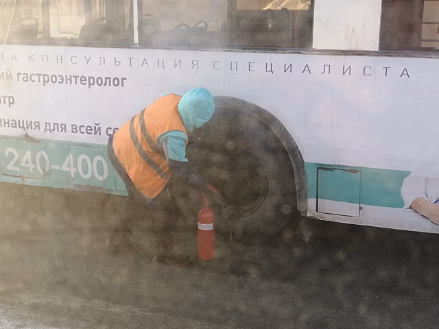 Задымившийся троллейбус перекрыл часть проспекта в Кемерове