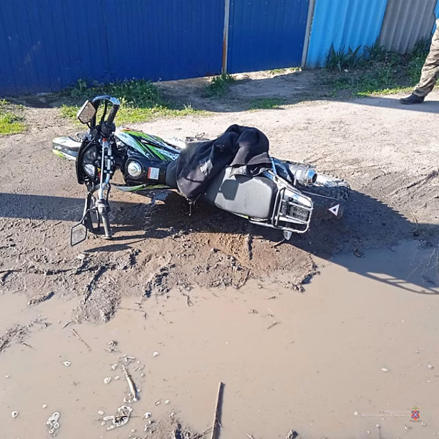 В Волгоградской области автомобилист покалечил мотоциклиста. В Волгограде велосипедист наехал на авто