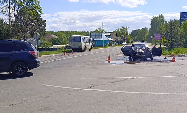Пьяный водитель «Приоры» устроил ДТП с маршруткой на Бору