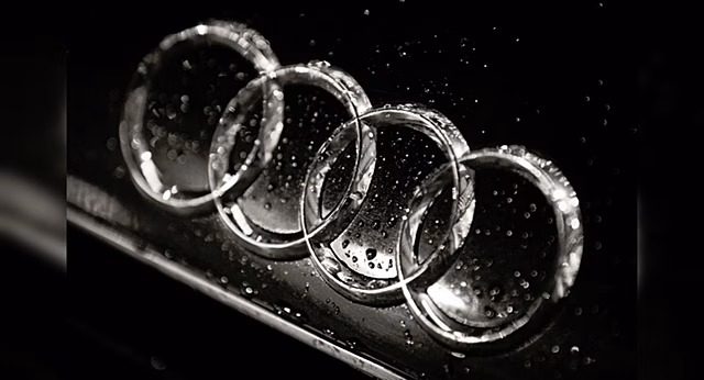 Audi TT S line competition plus соединила 2 пакета опций