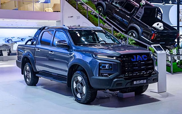 JAC показал обновленный полноприводник