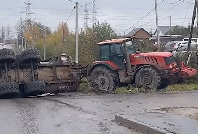 Под Петербургом ассенизатор устроил ДТП, залил дорогу фекалиями и попал на видео