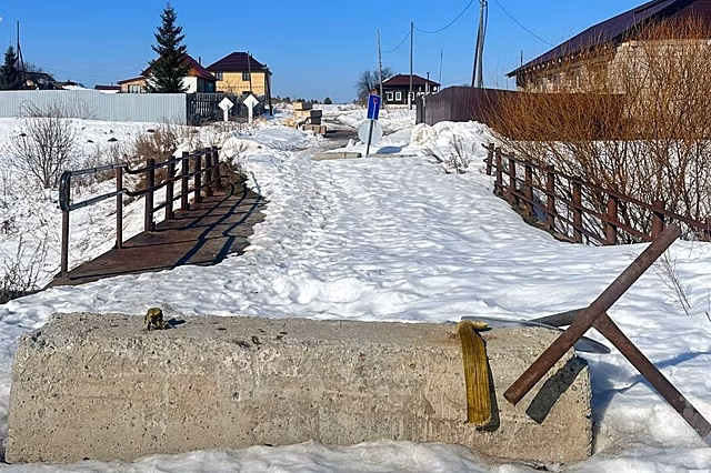В свердловском селе медики не успели спасти пациента из-за аварийного моста