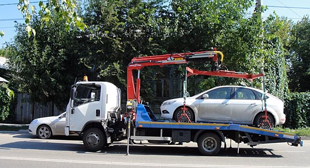 В Самаре ежемесячно эвакуируют около 7 тысяч автомобилей