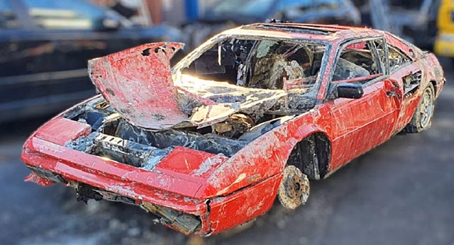 Внезапная находка аквалангистов: Ferrari почти 30 лет пролежала под водой