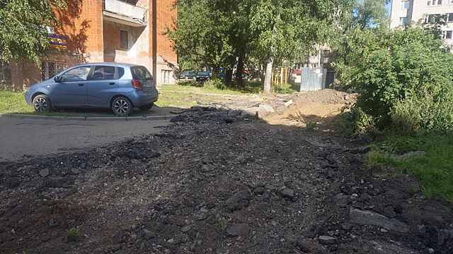 В Ижевске более полутора тысяч автовладельцев оштрафовали за парковку на газонах