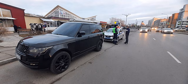 Житель Красноярска за отказ снять тонировку проведёт три дня в спецприёмнике