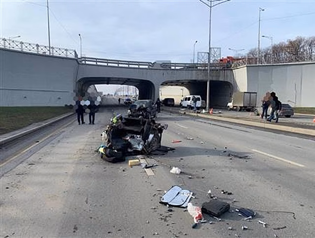 В Самаре водитель "четырнадцатой" врезался в Opel и столб в тоннеле на Московском шоссе