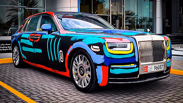 На новом Rolls-Royce Phantom нарисовали граффити