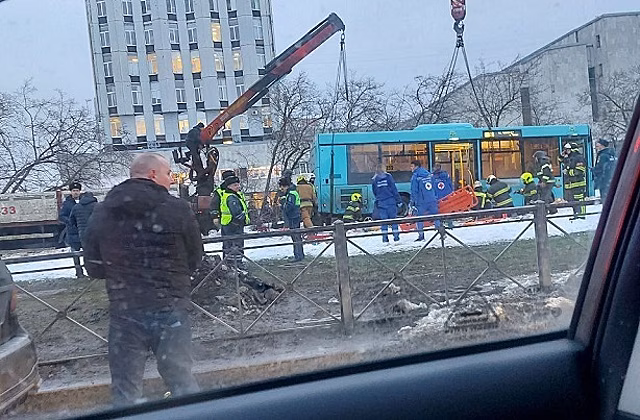 Онемевшая нога водителя могла привести к наезду автобуса на людей в Петербурге