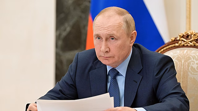 Путин: чиновники должны отдавать предпочтение российским автомобилям