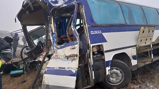 В Волгоградской области автобус столкнулся с КамАЗом
