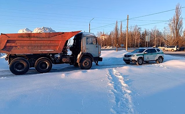 В Курске поймали водителя КАМАЗа при попытке складирования снега вне установленных мест