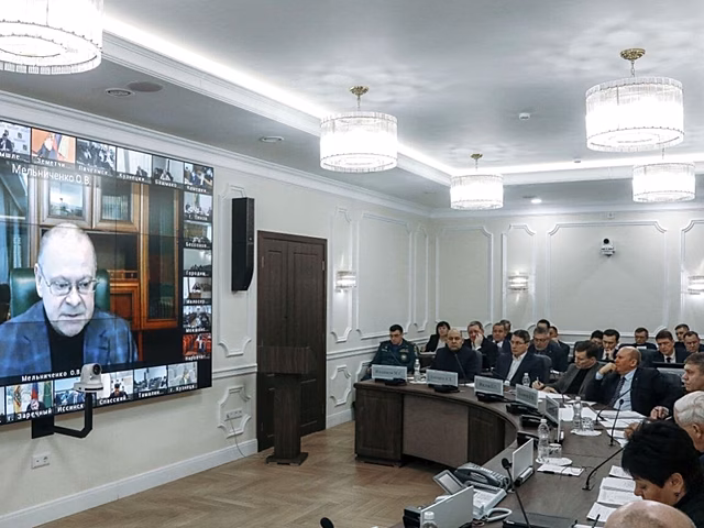 Олег Мельниченко потребовал строго контролировать процесс организации питания в учреждениях образования