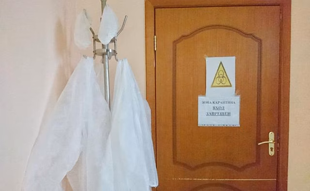 В поликлинике №69 продолжают возводить внутренние перегородки
